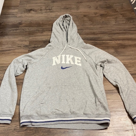 Nike Tops - Nike Sweatshirt